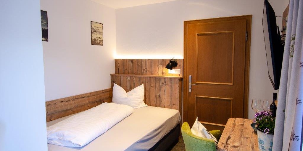 modernes rustikales Einzelzimmer im Gasthof Messerschmied